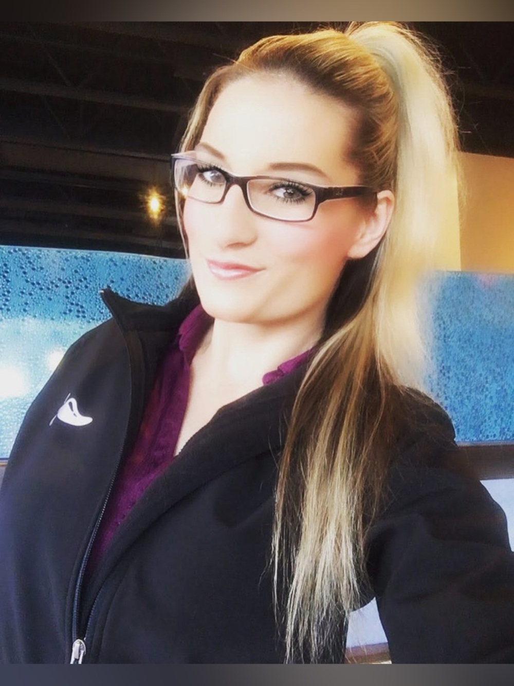 Storm Creek Soft Shell Jacket w/ Chili’s Logo - Black - Women’s Medium 🌶️🖤✨